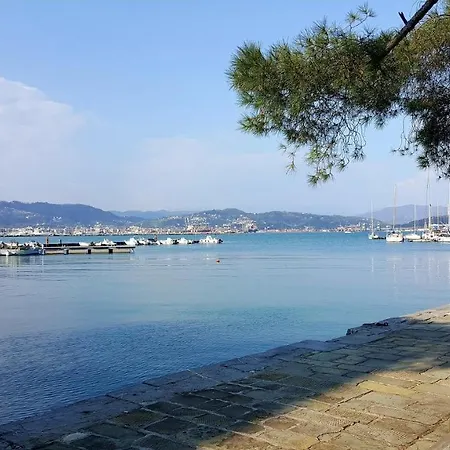 La Terrazza Nel Carrùggio * Fezzano (Liguria)