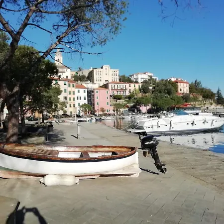 La Terrazza Nel Carrùggio Fezzano (Liguria)